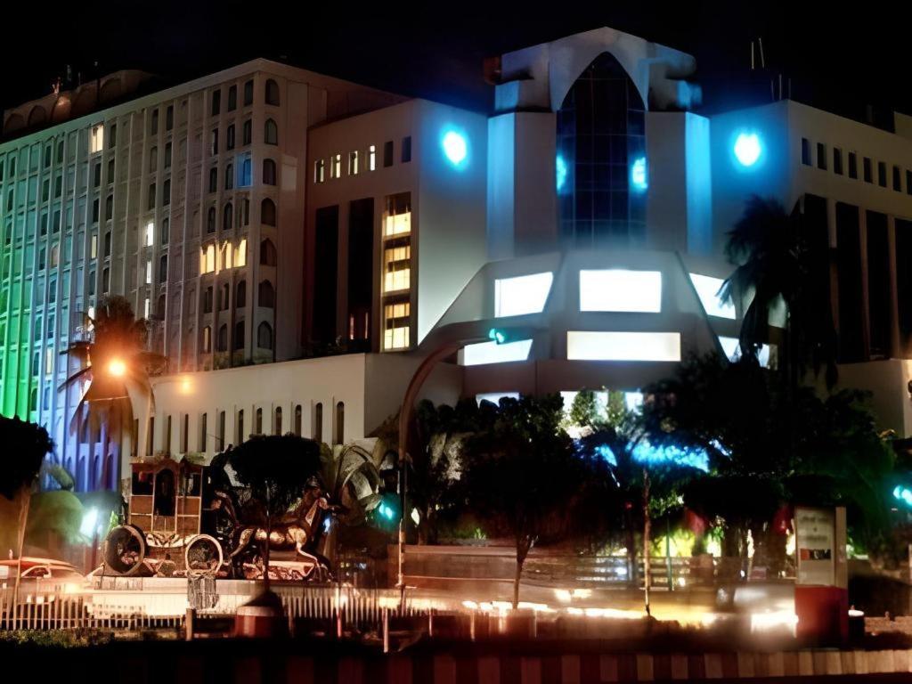 Hotel Ruposhi Bangla ธากา ภายนอก รูปภาพ