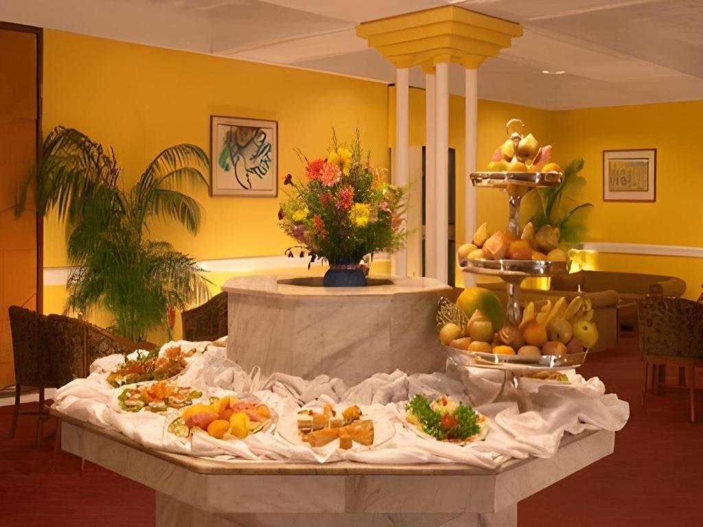 Hotel Ruposhi Bangla ธากา ภายนอก รูปภาพ