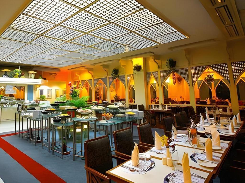 Hotel Ruposhi Bangla ธากา ภายนอก รูปภาพ