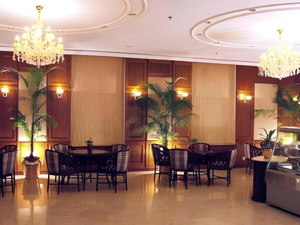 Hotel Ruposhi Bangla ธากา ภายนอก รูปภาพ