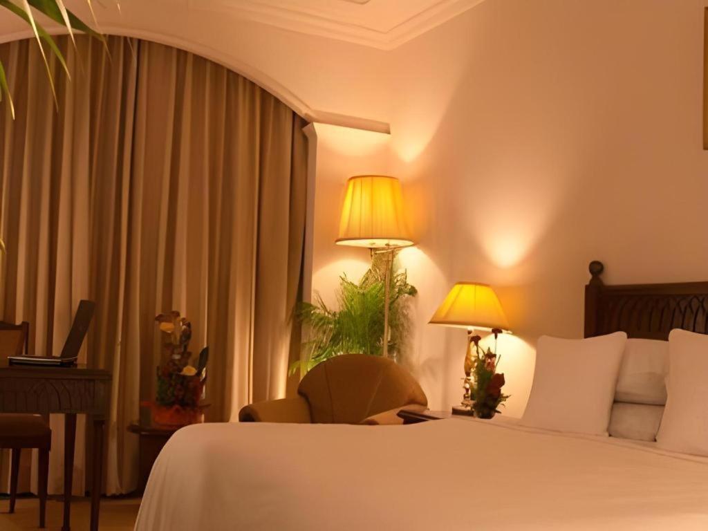 Hotel Ruposhi Bangla ธากา ภายนอก รูปภาพ